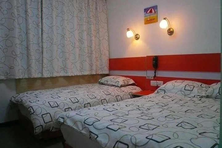 Room 2 of 10