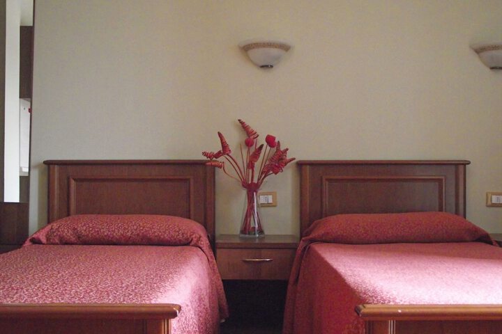 Room 16 of 114