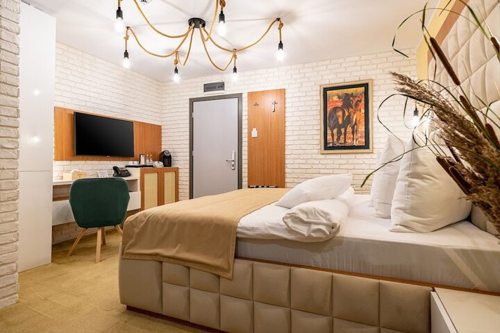 Room 11 of 88