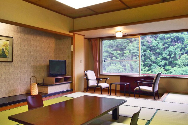 Room 15 of 41
