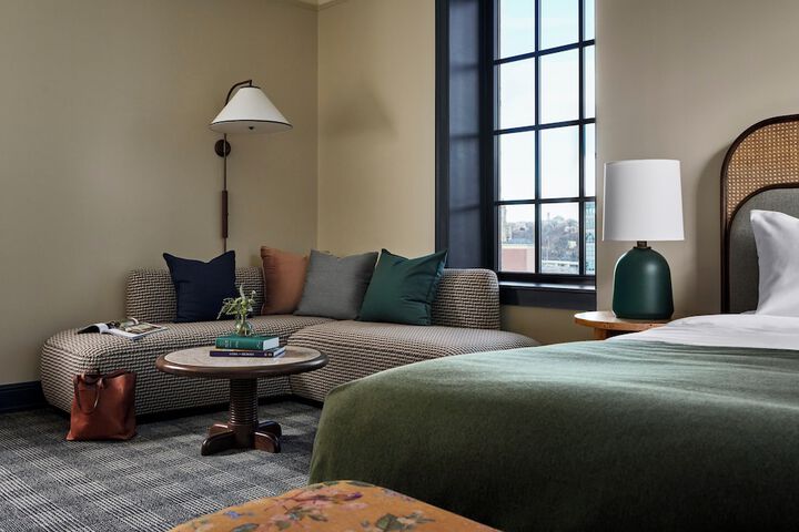 Room 10 of 190