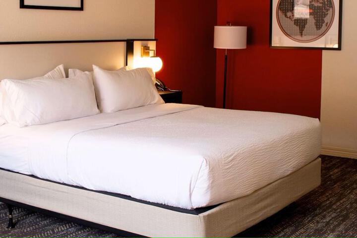 Standard | King Bed (10 of 13)