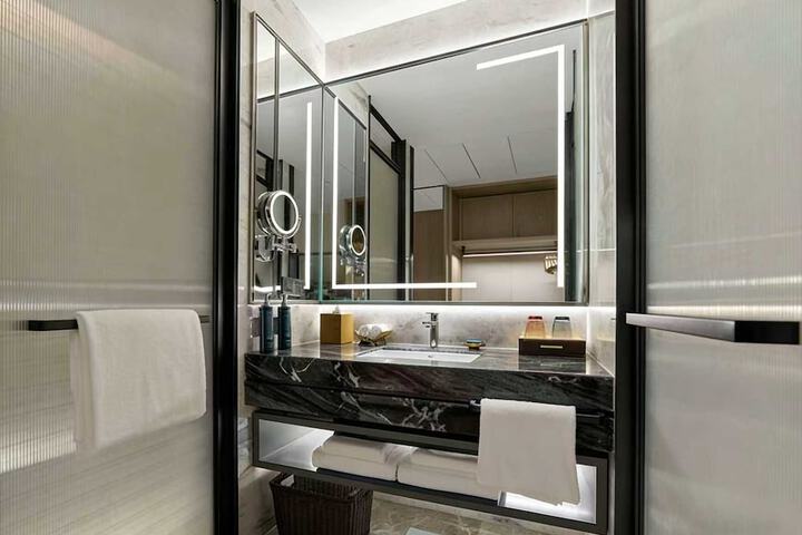 Room 34 of 52