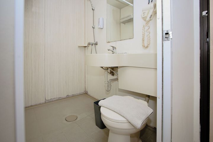 Room 13 of 25