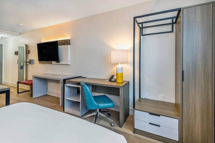 Room 28 of 51