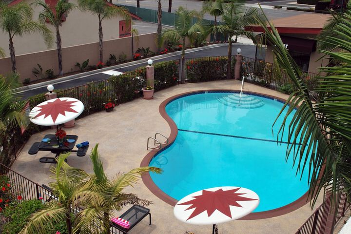 Pool 21 of 26