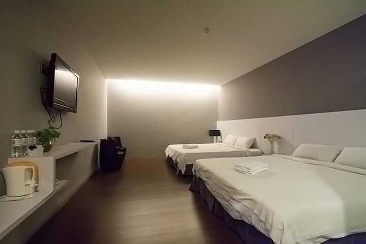 Room 16 of 31