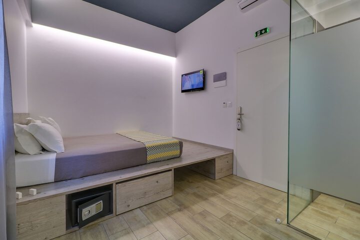 Room 8 of 44