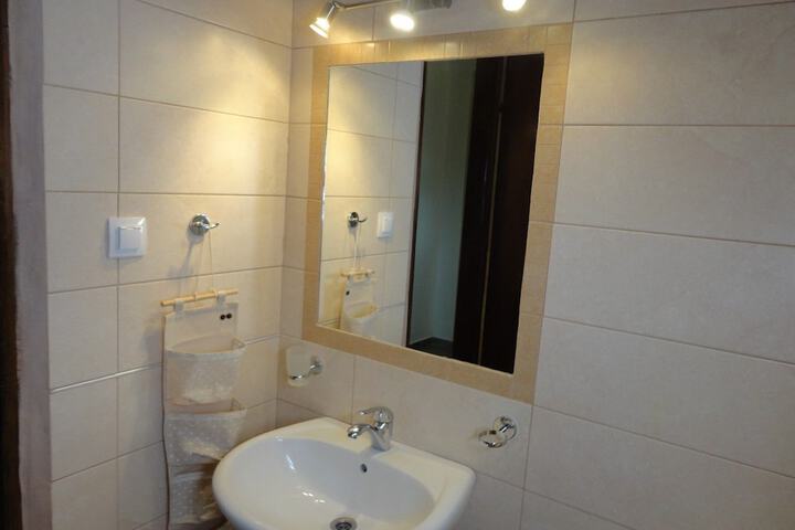 Room 108 of 171