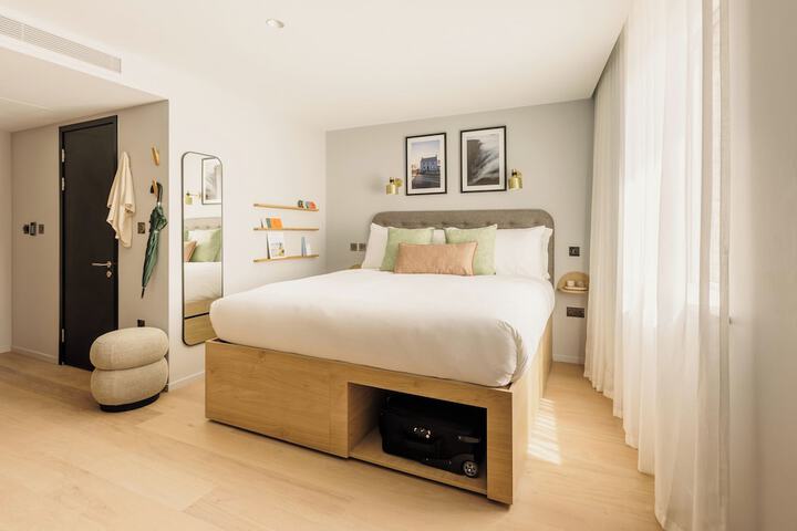 Room 16 of 52