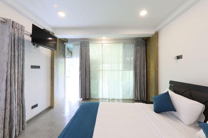 Room 9 of 53
