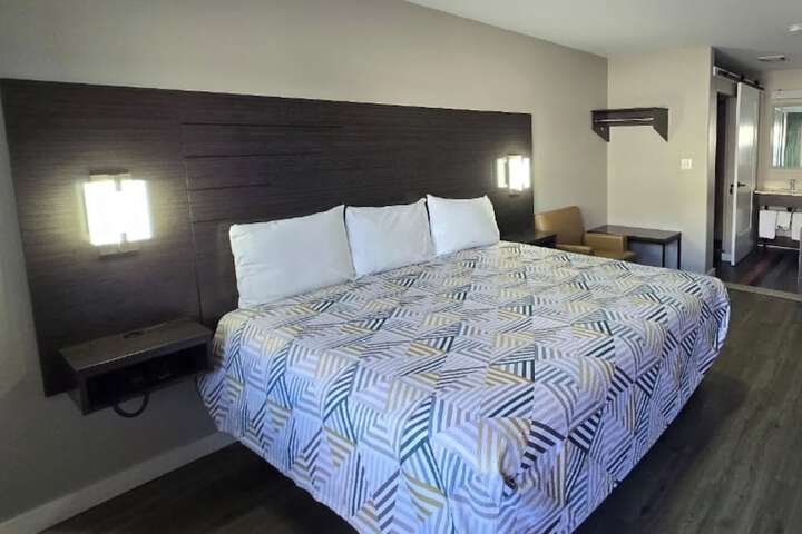Room 18 of 38