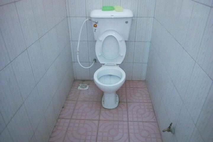 Room 4 of 10