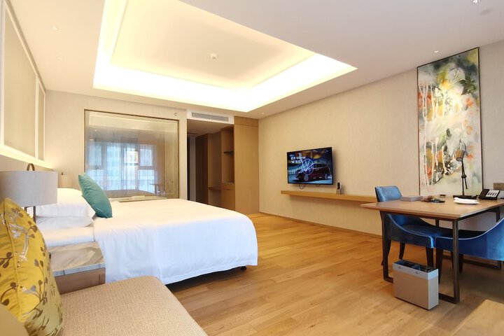 Room 8 of 28