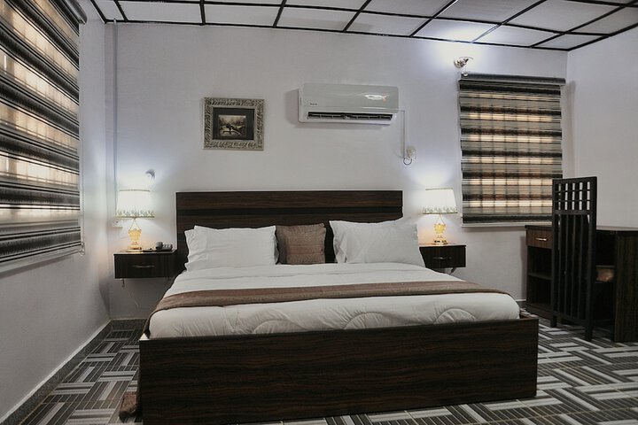 Room 12 of 20