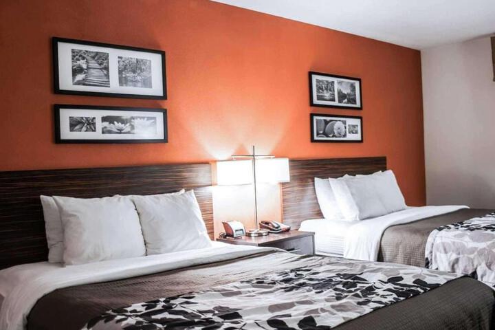 2 Queen Beds (6 of 9)
