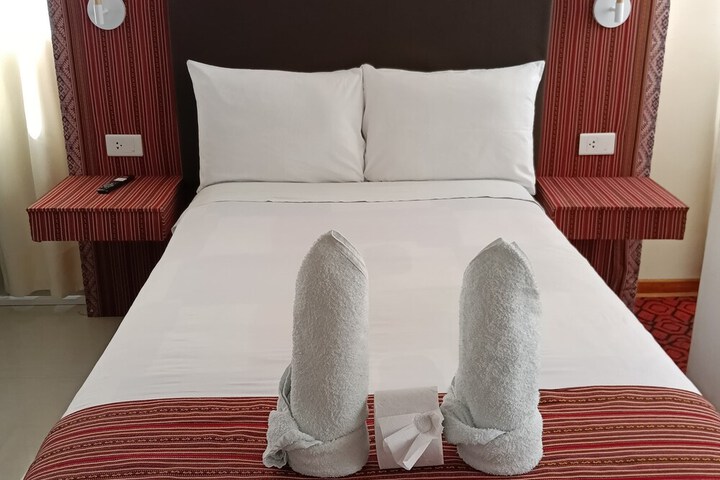 Room 5 of 8