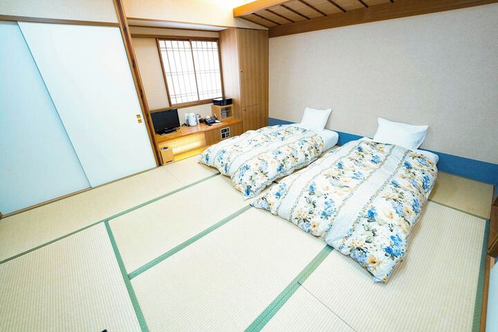 Room 28 of 60