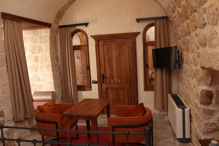 Room 8 of 25