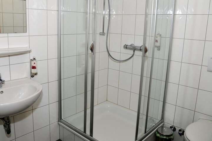 Room 6 of 37
