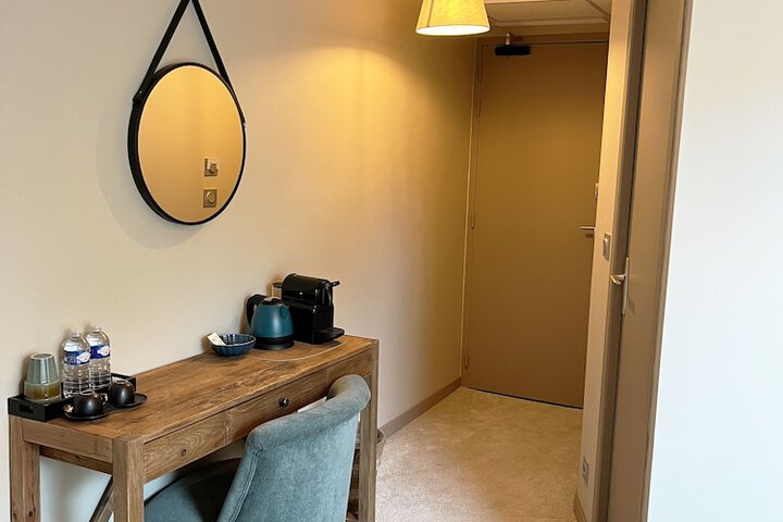 Room 9 of 27