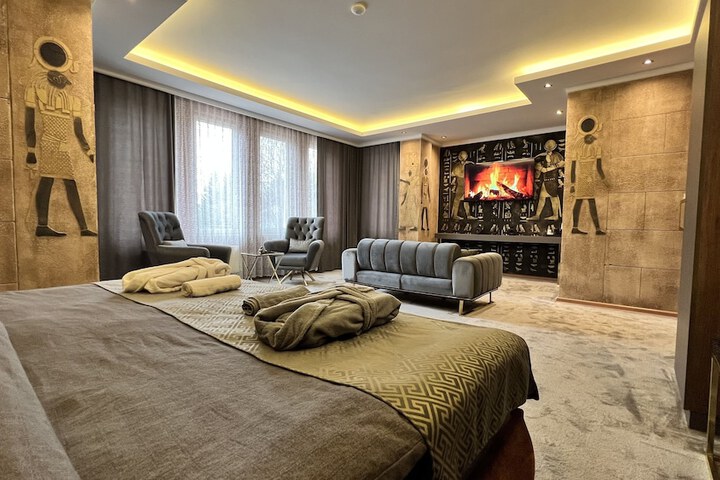 Room 37 of 71