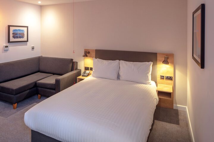 Room 4 of 62