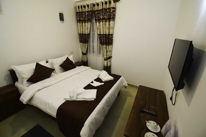 Room 13 of 25