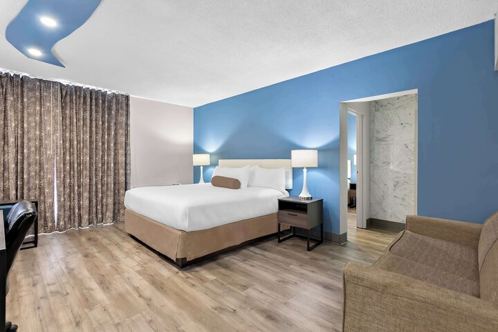 2 Rooms Suite 2 King Beds Sofa (8 of 14)