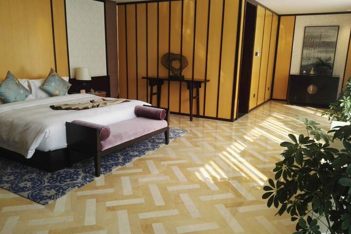 Room 9 of 59