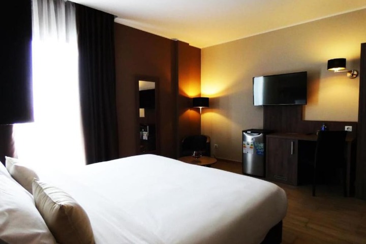Room 8 of 35