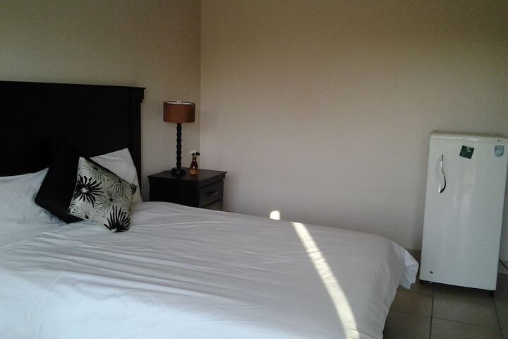 Room 2 of 28