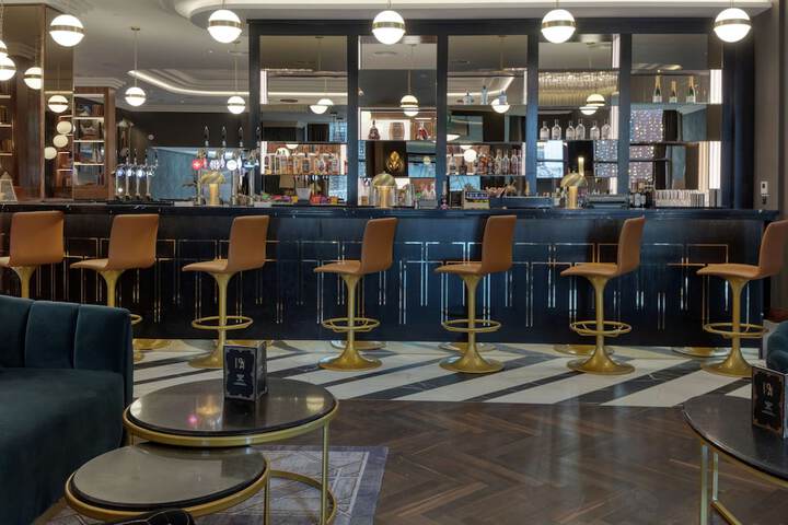 Lounge 129 of 206