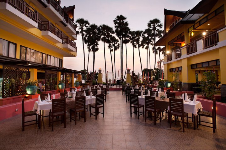 Dining 82 of 106
