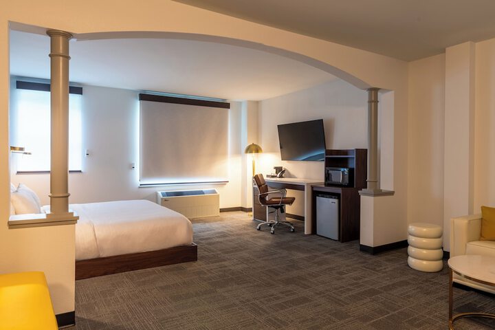 Room 25 of 108