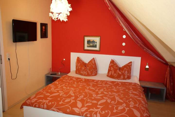 Room 16 of 77