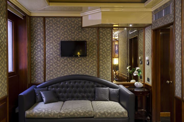 Room 32 of 117