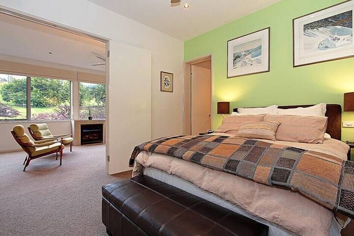 Room 7 of 12