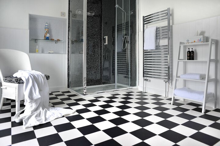Room 10 of 14
