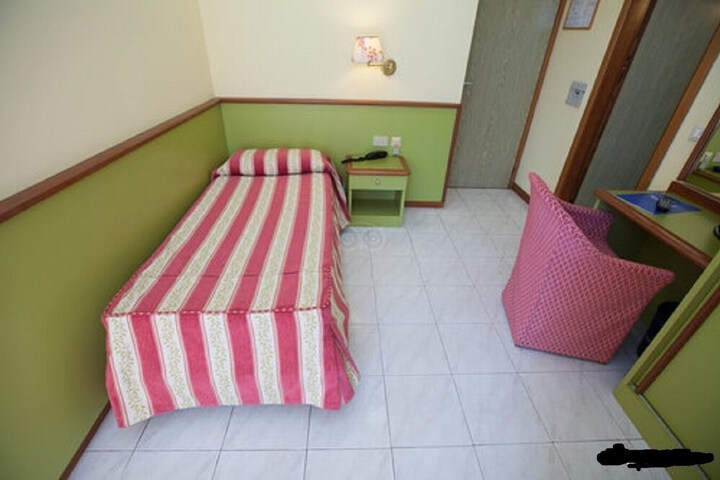 Room 14 of 87