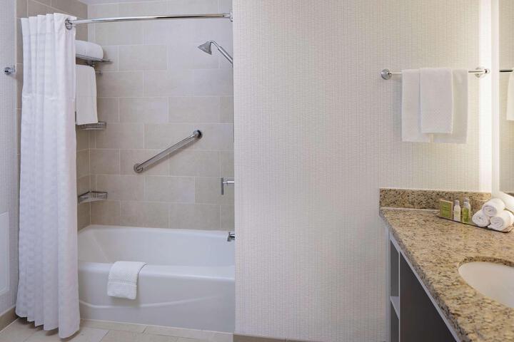 1 King Corner Mobility Accessible with Bathtub (4 of 21)