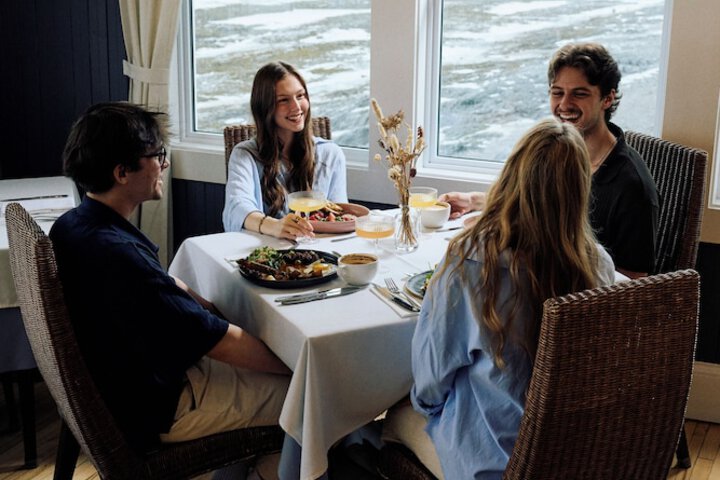 Dining 34 of 50