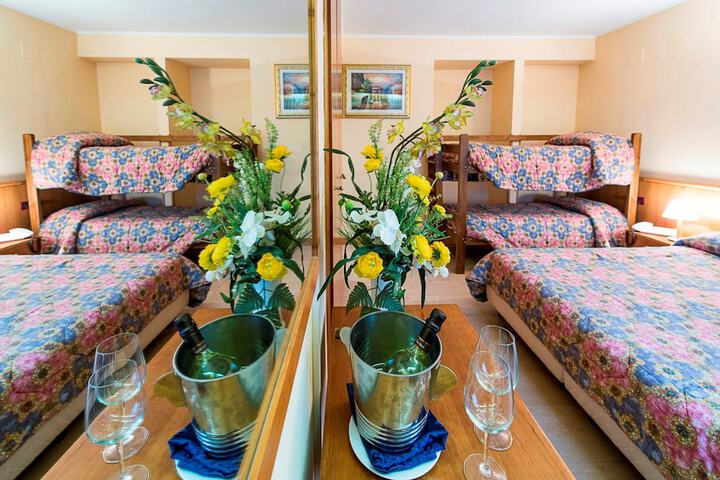 Room 12 of 65