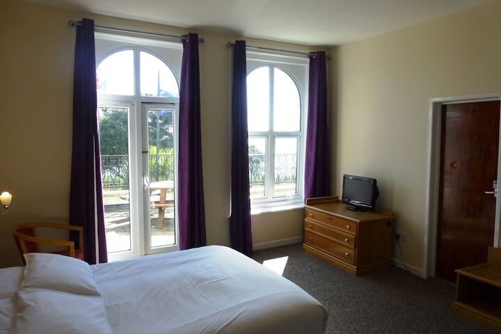 Room 3 of 49