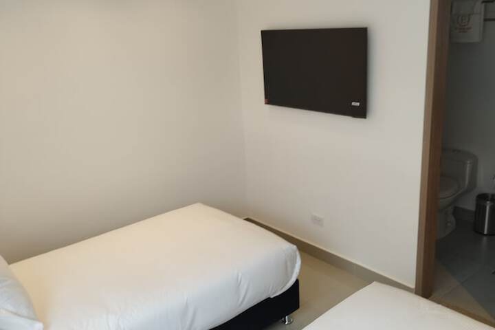 Room 10 of 32