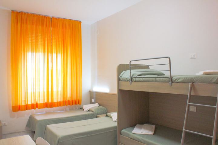 Room 8 of 43