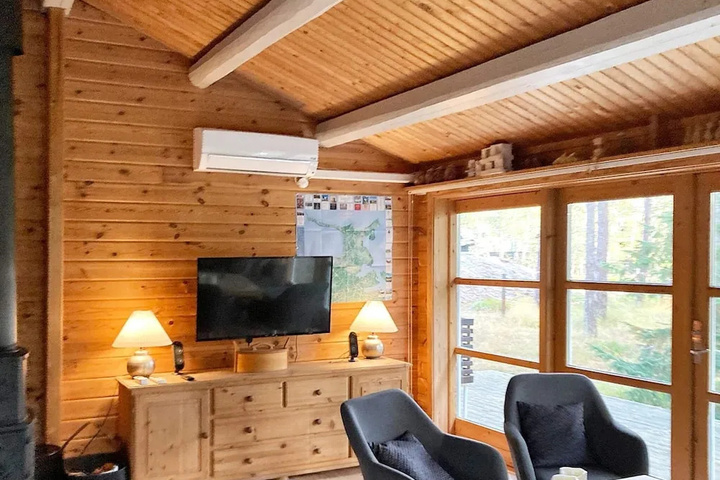 Room 4 of 16