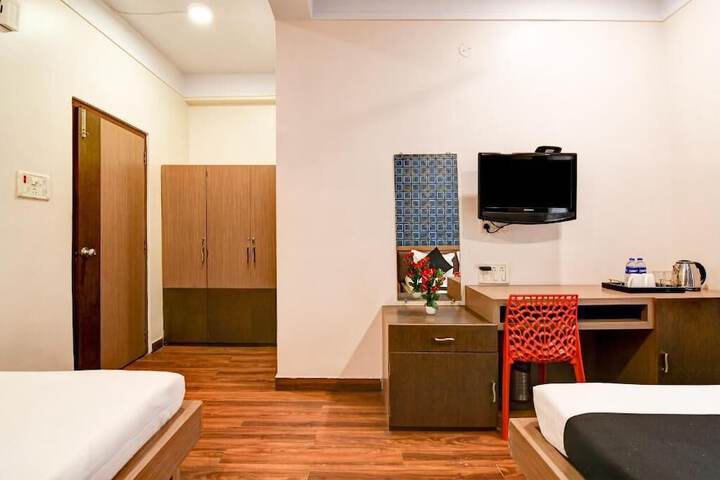 Room 2 of 10