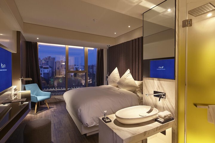Room 9 of 21
