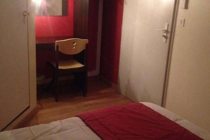 Room 4 of 20